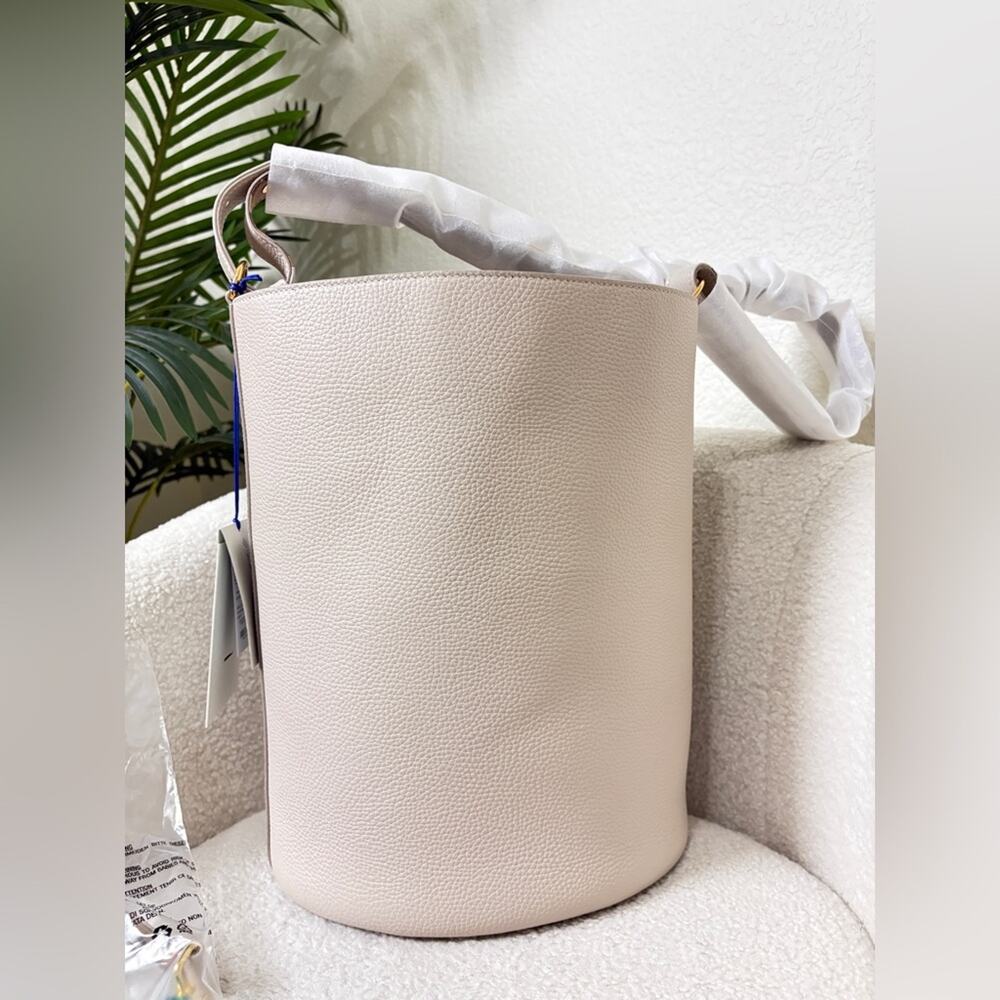 Burberry leather bucket bag large limestone - Picture 7 of 11